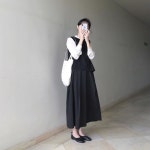 포근하고 부드러운 느낌이 들면서 보풀에 강한 폴리 원단으로 유노이아의 감성과 잘 어울려요. 귀여운 플랫카라의 블라우스 역시 새로운... 