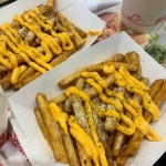 Instagram의 먹을 복이 많은 푸드펜다 🍚님: “🍴맘스터치 . 요깃거리로 좋은 햄버거🍔🍟 그러기엔 너무 풀세트지만 말이쥬 기본... 