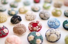 ＊ . brooch . . #刺繍#手刺繍#ステッチ#手芸#embroidery#handembroidery#stitching#needlework#자수#broderie#bordado... 