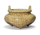 (#366) A GE-TYPE TRIPOD CENSER MING DYNASTY censer ||| sothebys n09904lot9vvrfen | 도자기, 중국