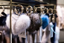 세계적인 모피 경매하우스 코펜하겐 퍼(COPENHAGEN FUR)와 성진 모피가 만난 팝업 스토어. 갤러리아명품관 WEST에서 만날 수 있습니다.... 