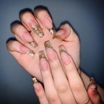 𖤐 ⠀ #프렌치네일 ✨💛✨ 금박지 송송 클리어한 느낌 살리기!   -------------------------------------------… | Nails, Beauty