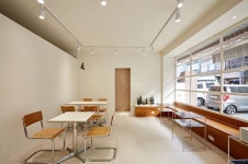 화이트&우드톤 모던한 16평 디저트카페 인테리어 (부평구 갈산동)