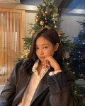 Pin page 권문수 Munsoo Kwon on Instagram: “메리 크리스마스! @jennierubyjane 🎄 크리스마스 이브에 올라온 제니 인스타그램... 