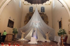 Pin de 김세희 en 전례꽃 | Decoraciones del altar de la iglesia, Decoración del altar, Arreglos florales para iglesia