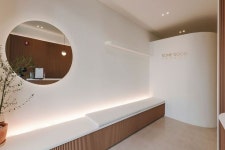 화이트&우드톤 깔끔하고 모던한 10평 피부관리샵 인테리어 (부산 부산진구 범천동)