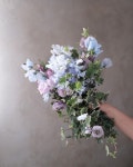 오늘 아침은 #보뜨부케 보여드릴게요. 어제 일이 많아서 많이 피곤했나봐요. 10시부터 쓰러져 잤더니 좀 일찍 눈이 띄어졌는데 아직도... 