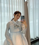 Pin page 백색지한복 | 이린 on Instagram: “이름을 포카리로 하고 싶은 디자인💙 푸른색 좋아하시면 요 아이 #하객한복 #촬영한복 으로도... 