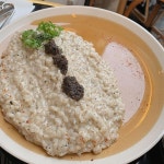 🤭 너무 맛있네 흐흐 🧡 쪼기 트러플리조또도 정말 넘 맛있어요 😋 에펠탑 근처, 요기 추천드려요 ✨” ในปี 2020