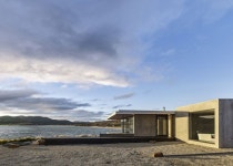 *조립식 비치하우스-[ Stuart Tanner architect ] A Semi-Modular Beach House | Beach house, Prefabricated architecture, House