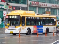 광고에 있는 무진 정님의 핀 | 버스, 광고