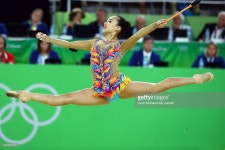 File photo taken in August 2016 shows South Korean star rhythmic... | 체조, 발레