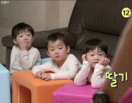 송 triplets | Baby face, High chair, Face