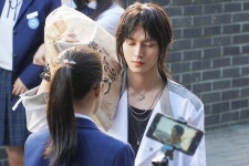 Pin by EXO SARANGHAJA on Lee Tae Ri (이태리) in 2021 | Fashion, Hoop earrings, Earrings