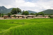 The old countryside of South Korea (아산 외암민속마을) by Ryu... of South Korea (아산 외암민속마을) | 시골, 여행, 집