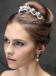 royal touch to the day is important for you, then you can alternatively embrace the princess theme with a tiara. | 웨딩헤어, 헤어... 