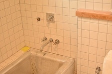 아름하우징입니다. 심플한 화장실 인테리어에 좋은 매립수전 설치과정과 설치완료후기 입니다. 아래 사진은 매립수전을 사용한 화... 