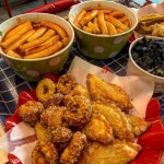 ✔️신전 떡볶이 신전엔 무적권 참치샐러드컵밥❣️ 진짜 떡볶이 국물이랑 젤 잘어울려요 헝헝ㅠㅠ 그리고…”