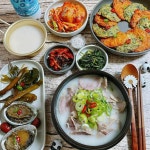 부산 돼지국밥 명가는요 100% 국산돼지 왕사골만 사용하여 38시간 우려내 기름기 제거한 뽀얀 육수에 소면사리 싸악 말아서…” - 2021