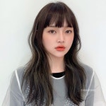 Instagram: 올여름엔 헤어도 쿨하게 💙 #하이라이트컬러 와 굽슬굽슬 #웨이브펌 #풀뱅 #레아펌 ⠀ 올해에 빼놓을ᄉ… | Hair beauty, Beauty... 