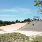 1년만에찾은  양양bmx경기장   맑고예쁜하늘아래에서  1년전보다업그레이드된점프  자전거를좋아하는미래의치과의사... 