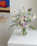Wedding Florals에 있는 Emily King님의 핀 - 2025 | 봄 꽃꽂이, 아름다운 꽃꽂이, 보라색 꽃꽂이