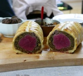 Instagram의 🇺🇸🇰🇷🌍✞님: “다니엘 오마카세 _ 대망의 비프 웰링턴. 올해를 통틀어 가장 충격적인 요리였다🤯... 