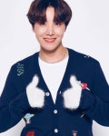 Pin page Pin de 𝕬𝖓𝖌𝖊𝖑 ⭑ em J-Hope 호프 | Bts fotos, Fotos, Membros do bts
