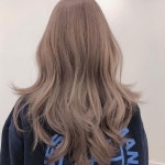 헤어바이반룬하우트 오앤오점 채롬 on Instagram: “첫 탈색이라 걱정하시는 분들! 부담스럽지 않고, 오묘하고 세련미 뚝뚝 흐르는... 