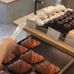 아몬드 머랭 쿠키가 맛있겠다~☕️ 카와이이ㅠㅠ #favebakery #한국카페 #hs_mcafe