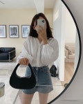 update [플러피 벌룬 블라우스] 어깨, 뒷면, 손목까지 셔링 디테일을 잡아 사랑스러운 디자인을 완성한 벌룬 #블라우스...