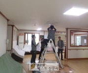 상주상공회의소(회장 신동우)가 함창읍 신흥리 소재 할머니두레집 노인요양원에 600만원 상당의 에어컨을… | 기자, 행복, 요양원