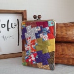 긴~~하루를 빼앗은 긴 납딱이. 소품이라구, 얕보시면 앙되요. #토리마녀 #가을 담기 #깔롱 밴드마켓 #월요일 이야기 #준비중”