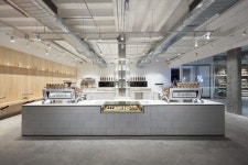 *쿠웨이트 퍼센트 아라비카 커피 하우스 [ Puddle ] ％ARABICA Kuwait Roastery_Shuwaikh,Kuwait | 상점 내부, 카운터 디자인, 인테리어