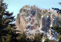 우리 인민의 마음속에 숭엄하게 간직되여있는 정일봉