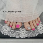 개인 상황에맞게 안전하고 튼튼하게 시술해드려요🙆. .  ☎ 네일 힐링스토리  예… | Womens flip flop, Nails, Instagram posts