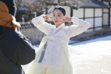 설인아 철인왕후 막촬현장 비하인드::짱공유닷컴 - 연예인 설인아 철인왕후 막촬현장 비하인드::짱공유닷컴 - 연예인 | Royal... 