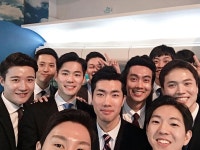 . 우리 정말 행복해 보인다 😁😄. . 꾸러기 웃음 발사 😁😁😁💕. . #신입 #신입사원 #연수 #견학 #제주도 #비행 #동기 in 2020