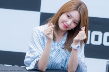 ปักพินโดย 𝒮𝓊𝓃𝒻𝓁𝑜𝓌𝑒𝓇 🌻 ใน 최수영 - SOOYOUNG
