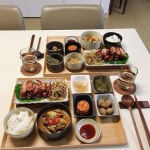 . 오늘 저녁은 #갈비 구워서 덮밥 스타일로 먹었어요! 밥이랑 같이 퍼먹으니 꿀맛이네요❤️ 역시 고기 반찬은 진리🥰 모두 맛있는 저녁... 