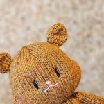 세실의 손뜨개인형 🐶 on Instagram: 볼이 빵빵한 친구 볼빵티니... ❤대바늘인형 수업문의는 다이렉트 or 블로그로 부탁드려요💜 trong... 