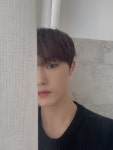 Pin page 짝눈 현석이😏 오늘도 춥네요 ㅠㅠ 픽스들 따듯하게 입고 오늘 음료수 마실 일이 있으면 저는 핫초코 추천 해드릴게요... 