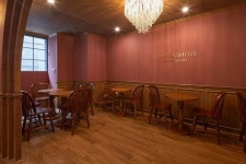 샹들리에로 앤티크한 분위기를 연출한 20평 카페 인테리어 컨셉 | 인테리어, 카페 인테리어, 카페