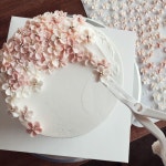 꽃이피네요🌸 . . #buttercreamcake #buttercreamflowercake #flowercupcake #koreanstylecake #ollicake #olliclass #olligram... 