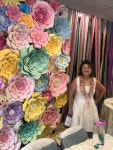 Paper flowers backdrop에 있는 Louella Hall님의 핀