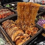 @greedeat shared a photo on Instagram: “당면 먹으려고 족발 시키는 곳▶▶마왕족발 마약양념에 치덕한 납작당면+구운족발... 더럽... 