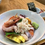 맛두더지_맛과연애M&A가학자님: “#압구정역 #안다즈호텔 #오복수산... 하는 집 . 따뜻하고 부드러운 밥 위에 신선한 해산물을 얹어… | 밥