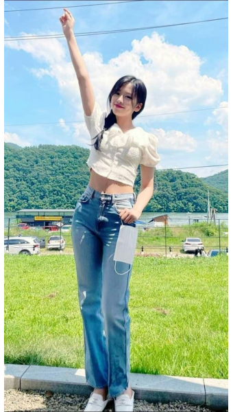 Pin by 하늘 무지개 벽옥 on 아이즈원 & 아이브 | Bell bottoms, Bell bottom jeans, Jeans