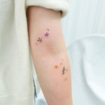 #꽃타투 #팔타투 #여자타투 #작은꽃시리즈 #보태니컬아트 #꽃그림 #tattoo #flowertattoo #b… | Botanical tattoo, White... 