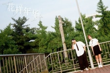 이름을 알고 나면 이웃이 되고 색깔을 알고 나면 친구가 되고 모양까지 알고 나면 연인이 된다. 아, 이것은 비밀. -나태주-풀꽃2 -락찬... 